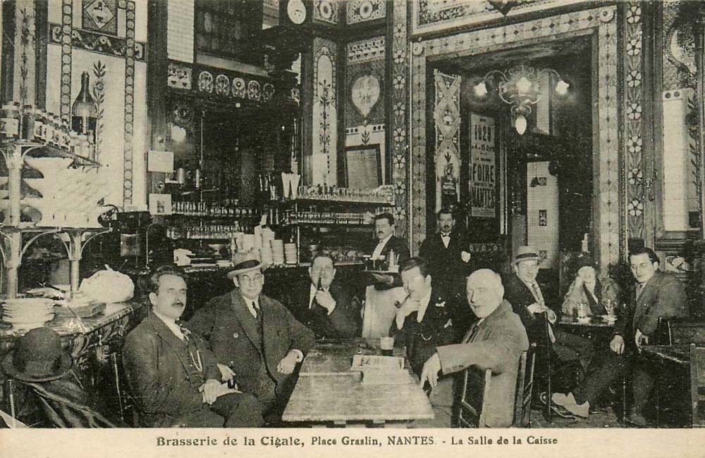 La Brasserie de la Cigale, Place Graslin, Nantes. La Salle de la Caisse